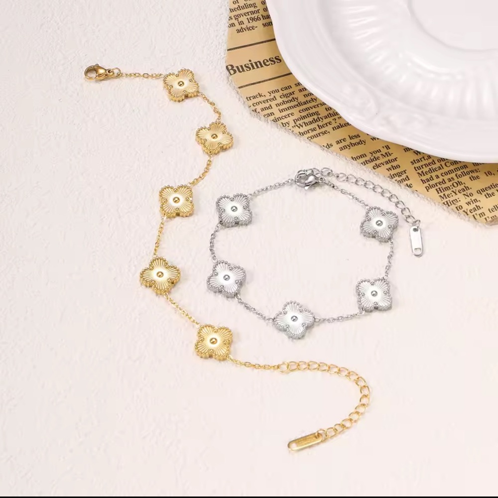 18K Gold floral bracelet Stainless Steel Clover Flower Luxury Look - Picture 5 of 12